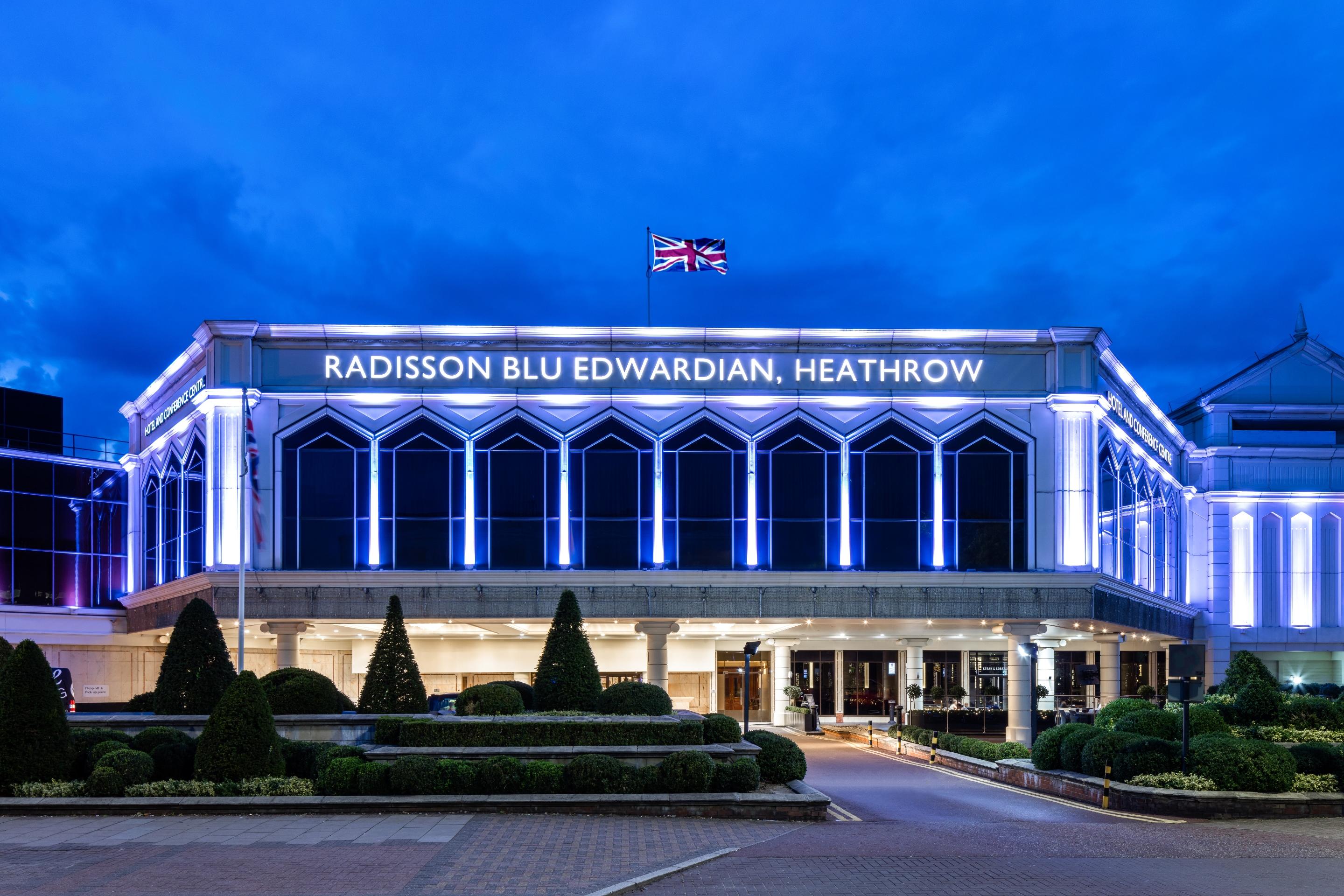 Radisson Blu Edwardian Heathrow Hotel, London Hillingdon Exterior photo